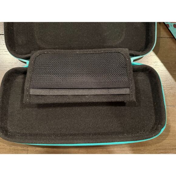 PowerA Enhanced Wireless Controller KK Slider Animal Crossing & Case - Picture 8 of 8